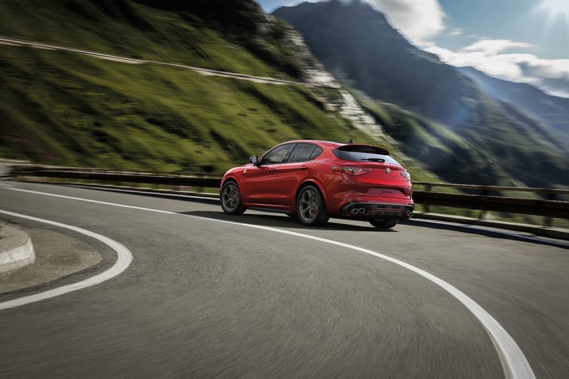 2018-alfa-romeo-stelvio-to-revealed-at-la-auto-show-2016