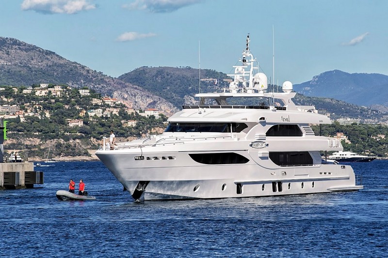 2luxury2-The epitome of truly royal cruising - Gulf Craft Majesty 35 luxury yacht-006