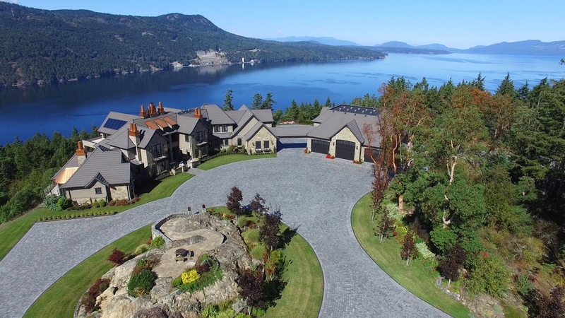 a-stunning-house-6720-willis-point-aerial-view