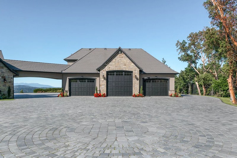 a-stunning-house-6720-willis-point-attached-garage-and-shop-with-hoist