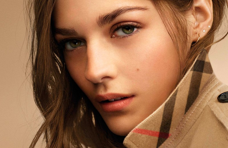 Amber Anderson with a flawless soft-matte complexion created by the Burberry Cashmere Foundation