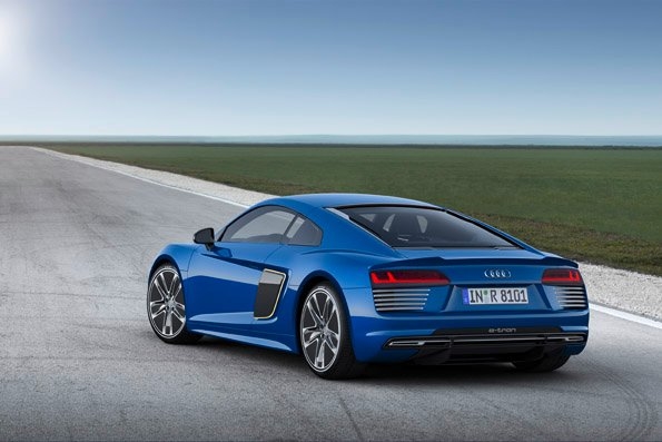 Audi R8 e-tron self pilot