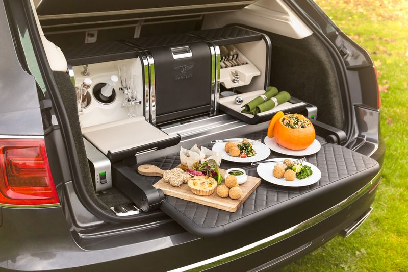 bentley-creates-luxurious-seasonal-picnic-hamper-for-linley-hamper-by-mulliner-01