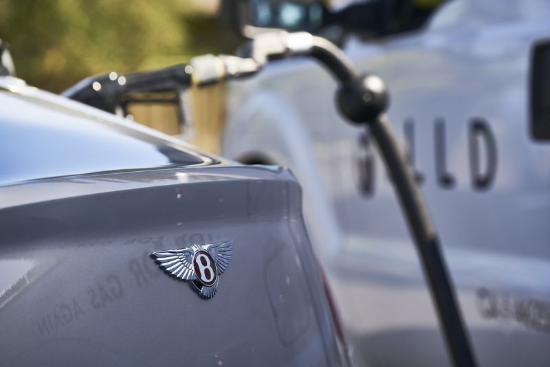 bentley-trials-on-demand-fuel-delivery-service-2016