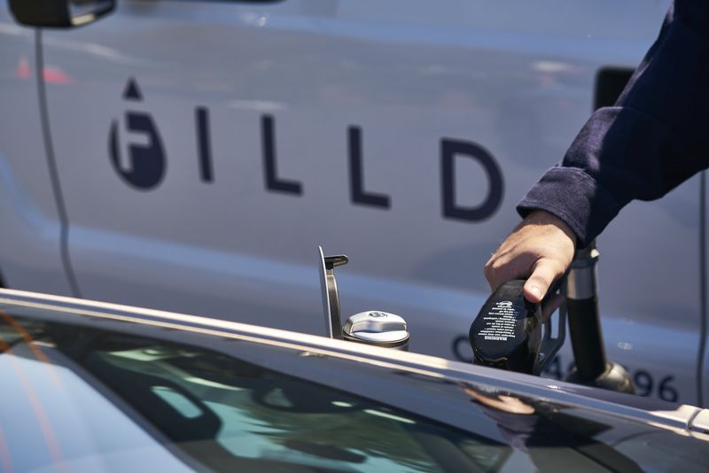 bentley-trials-on-demand-fuel-delivery-service-with-filld