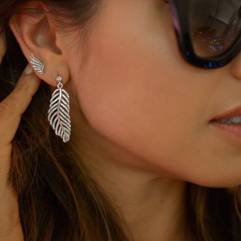 Blogger Annabelle Fleur wearing PANDORA feather earrings