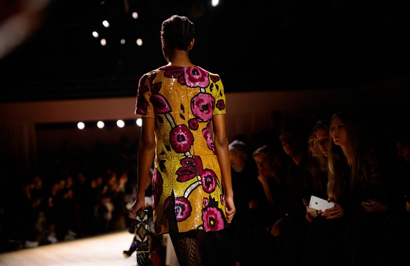 Burberry -Floral patterns in hand-sewn sequins on the Burberry runway
