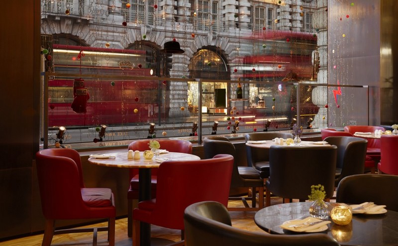 Café Royal on Regent Street dessert restaurant in London--atmosphere