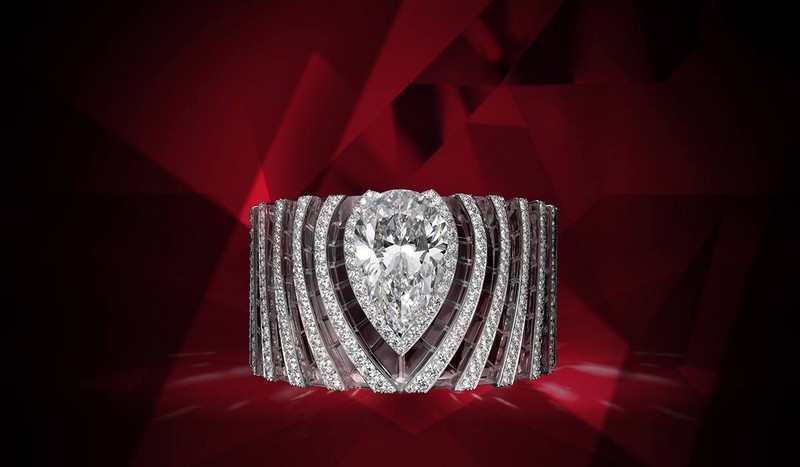 Carttie dazzling bracelet featuring a 64.66-carat pear-shaped diamond