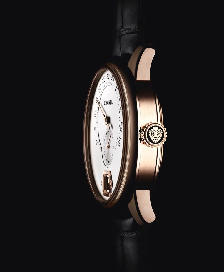 Chanel La Montre Monsieur de Chanel--lateral view