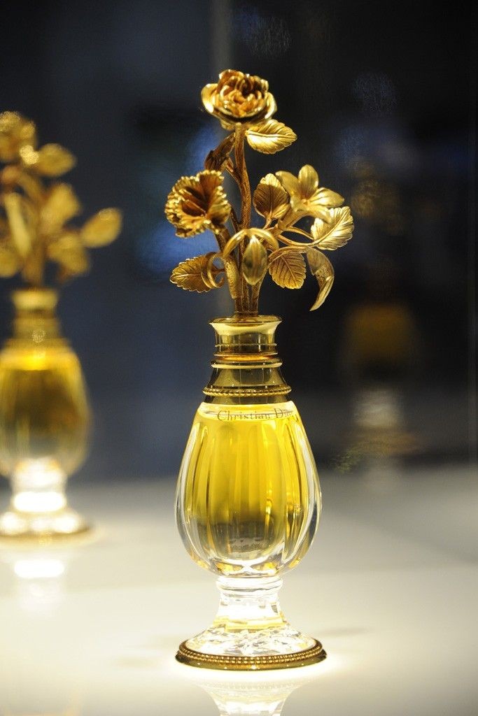 Christian Dior Amphora bottle design