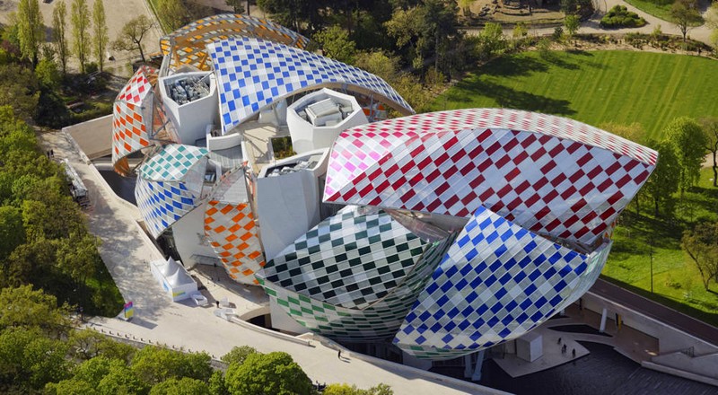 Daniel Buren is showing Fondation Louis Vuitton in a new light