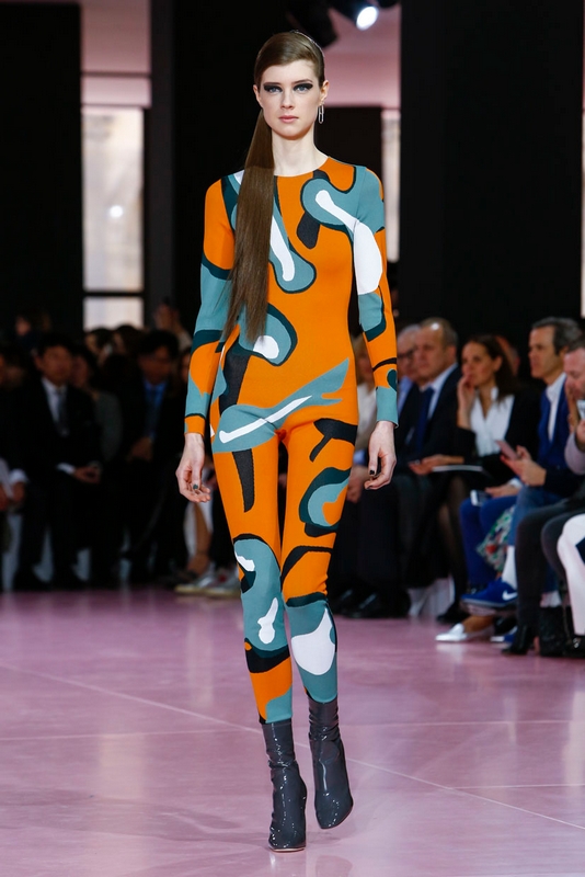 http://www.2luxury2.com/wp-content/uploads/Dior-FW-2015-collection-003.jpg http://www.2luxury2.com/wp-content/uploads/Dior-FW-2015-collection-003.jpg