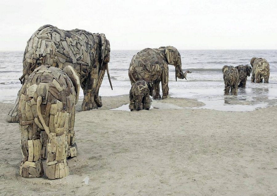 Elephant RUN Recycled wood