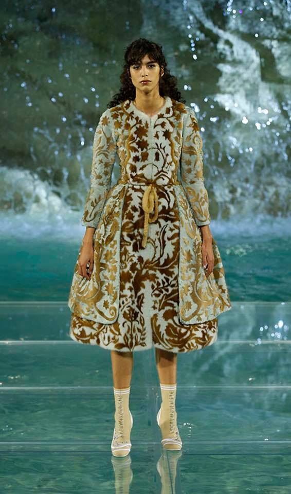 Fendi The Legends and Fairy Tales fashion show at the Trevi Fountain in Rome-2016-03