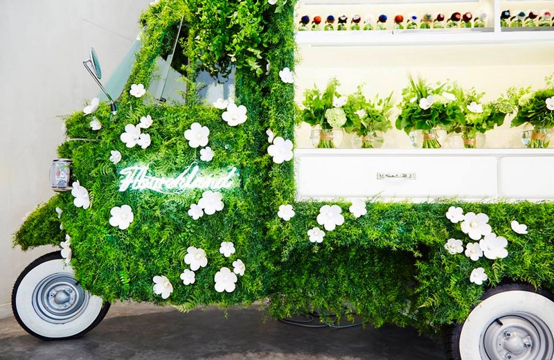 Fendi's Ape Piaggio transformed into a flower pop-up store - 2016