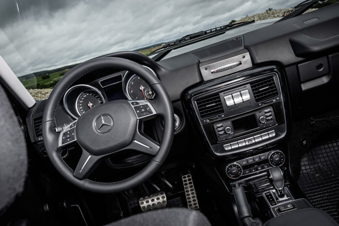 G 350 d Professional -modern dashboard and multifunction steering wheel