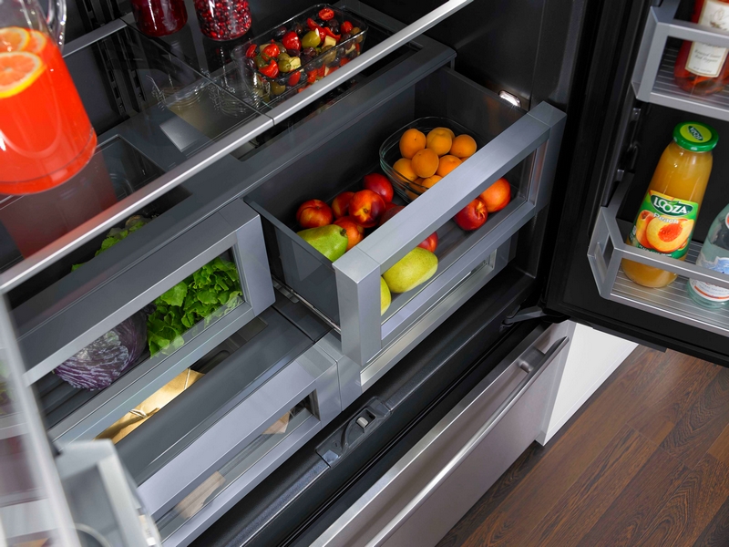 Jenn-Air refrigerator with Obsidian interior-2015-001
