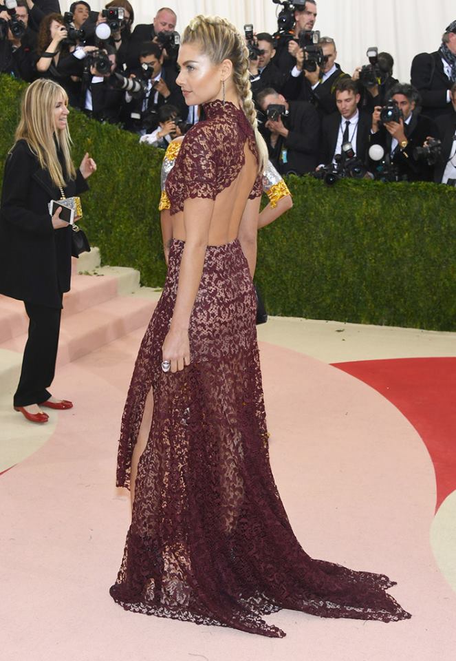 Jessica Hart wearing a Mattia Cielo ring to the 'Manus x Machina Fashion In An Age Of Technology Costume Institute Gala at Metropolitan Museum