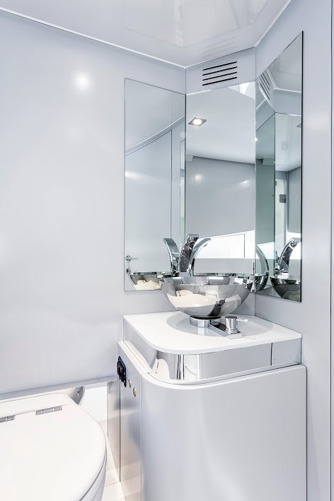 Kifaru Baby Yacht 2015 model - interior bathroom