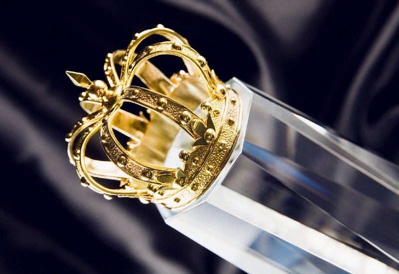 LUXURY LIFESTYLE AWARDS Golden Crown trophy