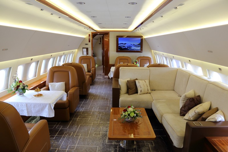 lounge-and-dining-area-of-the-airbus-acj319-for-mozartfriends