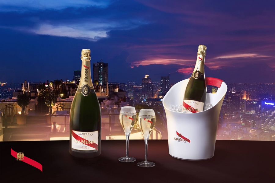 Maison Mumm unveils the world's first connected champagne bottle-