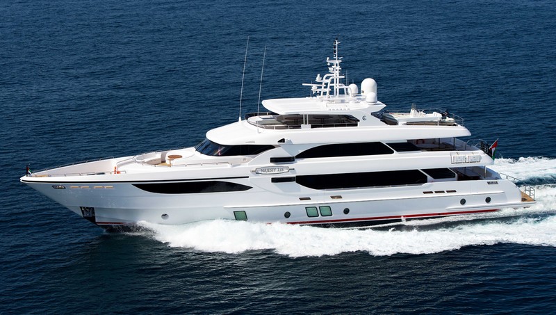 Majesty 135 yacht