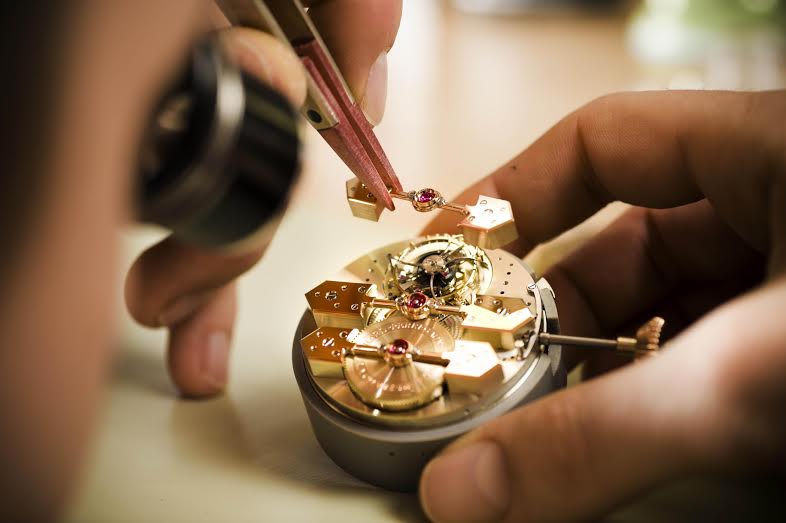 Manufacturing an luxury watch