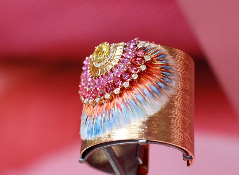 Piaget - An exceptional #SunnySideOfLife cuff decorated with feathers marquetry-