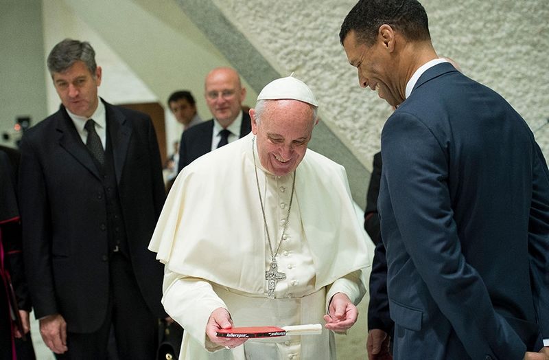 Pope Francis with Killerspin CEO Robert Blackwell Jr.