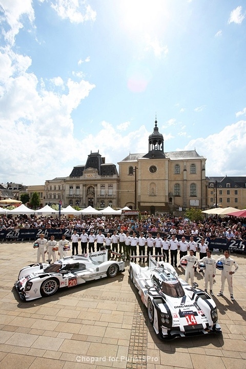 Porsche-919-Hybrid-on-le-Mans-Place-de-l