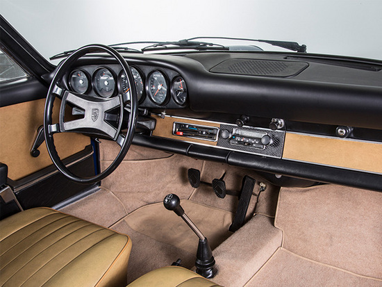 Porsche Classic Recreates Dashboard for Historic 911 - 2015 -