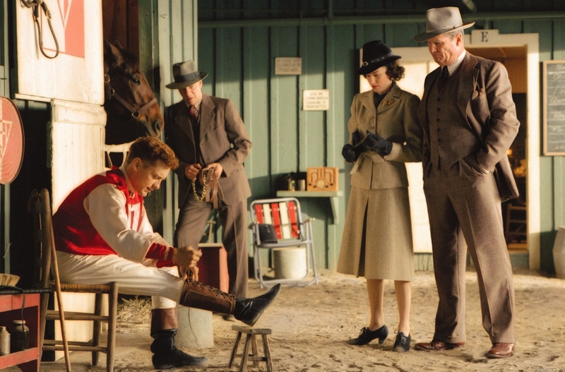 Seabiscuit movie - Jockeys push amazing horses  to greatness while they remain relatively unknown
