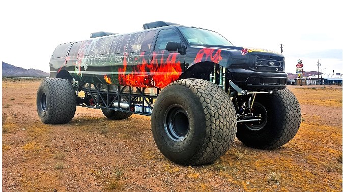 Sin City Hustler - the world’s first luxury monster truck-000