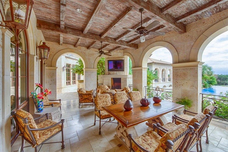 Sophisticated Tuscan-style Estate on 29 Acres