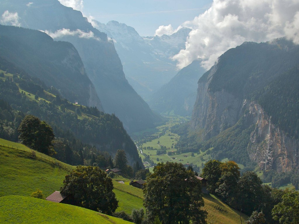 summer-in-lauterbrunnen-switzerland