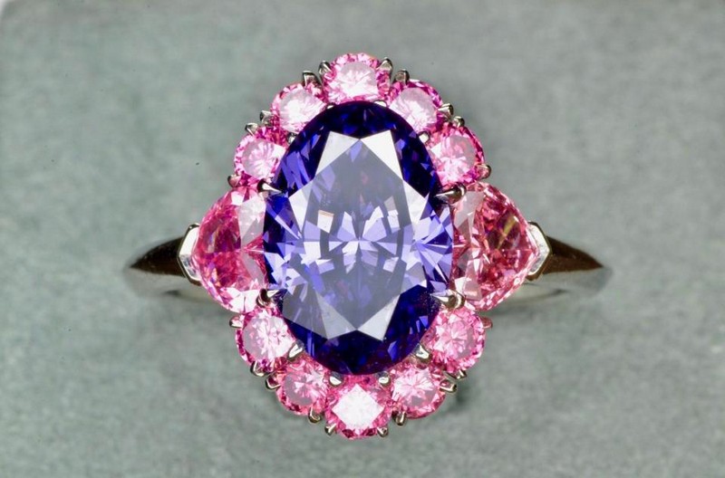 the-argyle-violet-diamond-a-fancy-deep-grayish-bluish-violet