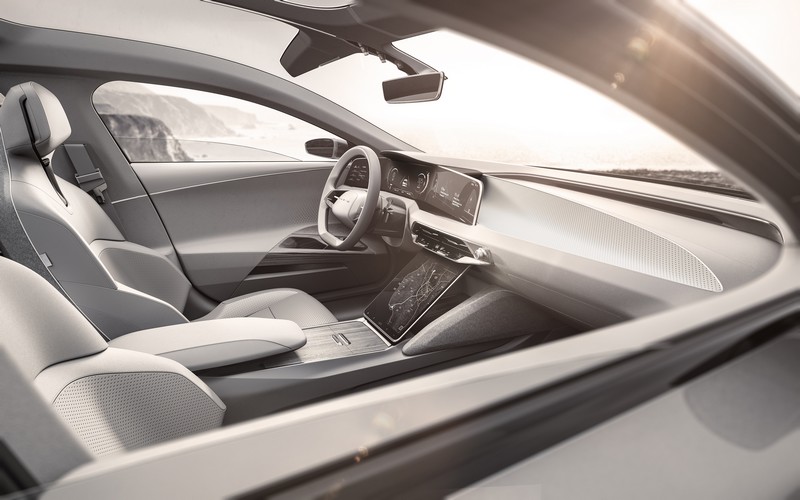 the-lucid-air-is-a-luxury-electric-vehicle-planned-to-hit-the-us-market-in-2019-cockpit
