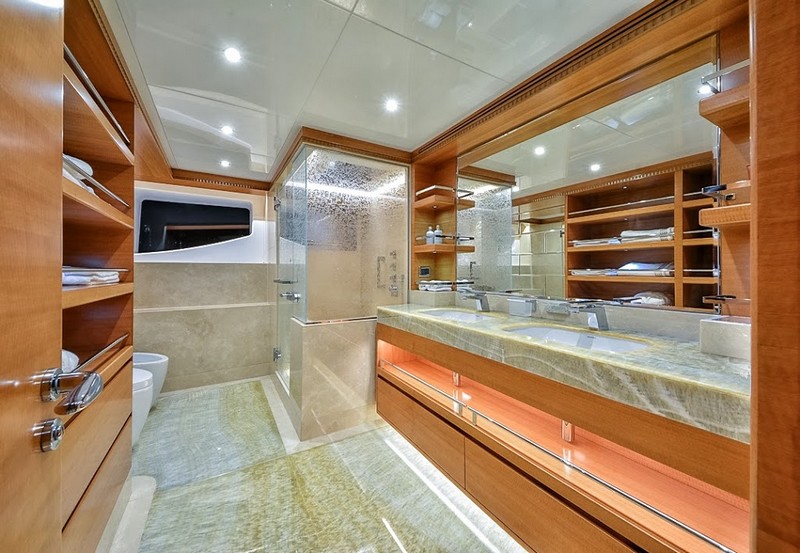 The epitome of truly royal cruising - Gulf Craft Majesty 35 luxury yacht