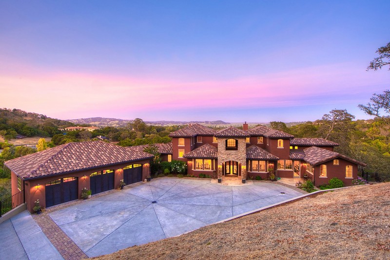 this-2-5-million-estate-in-novato-california-offers-serious-luxe-factor