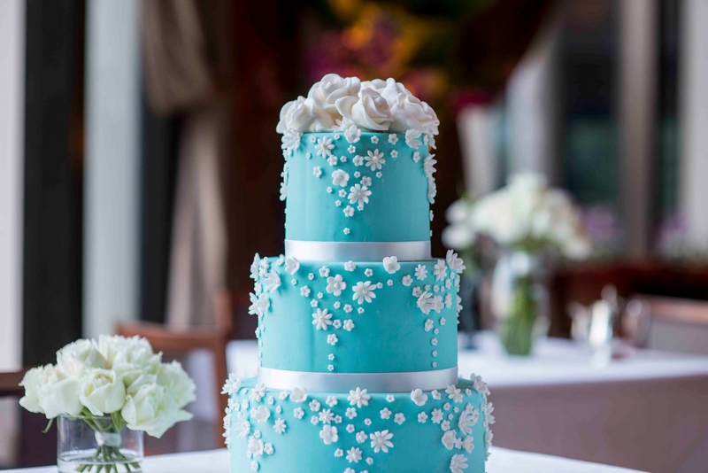 Tiffany & Co.-inspired wedding cake