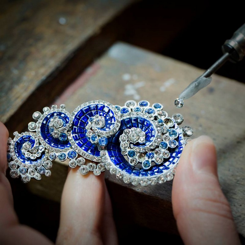 Van Cleef & Arpels -The Vagues Mystérieuses clip - Seven Seas High Jewelry collection-