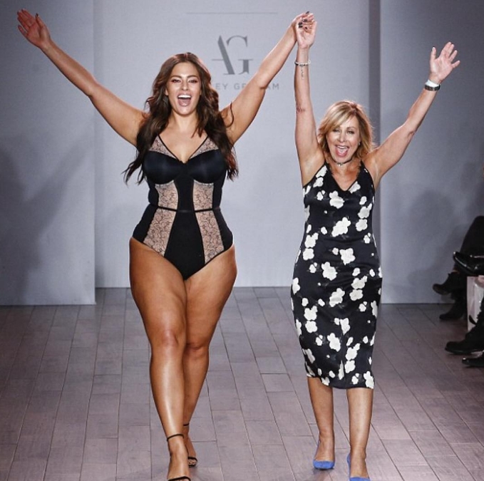 ashley-graham-catwalk