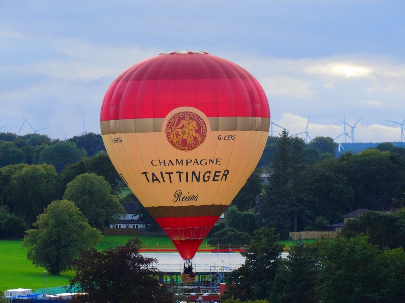 champagne taittinger balloon