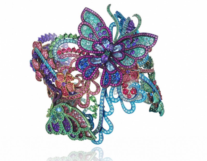 chopard Haute Joaillerie creations- bracelet is like a flight towards spring