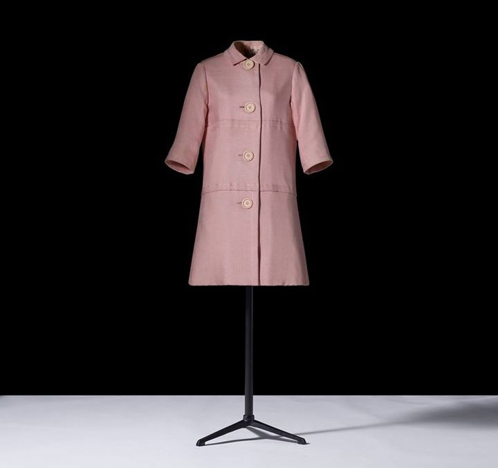 dior dresses christian dior museum- le manteau de jour en lin La vie en rose porté par Jackie Kennedy en 1961