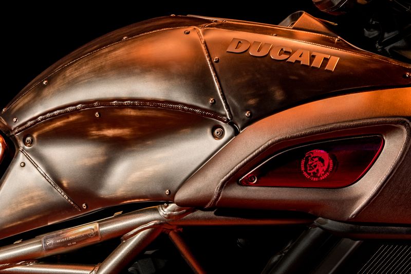 ducati-diavel-diesel-details2017