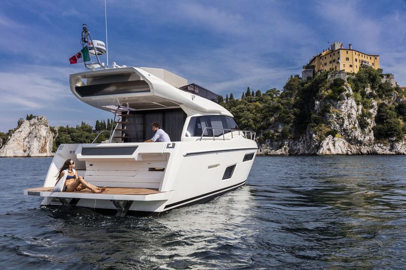 ferretti-yachts-450-000