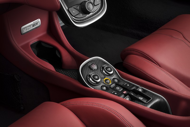 mclaren 570GT-supercar-red-interior--